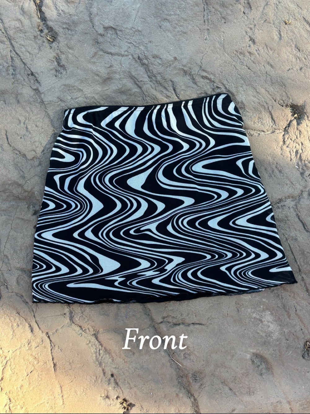 La Hearts Black & White Swirl Mini Skirt